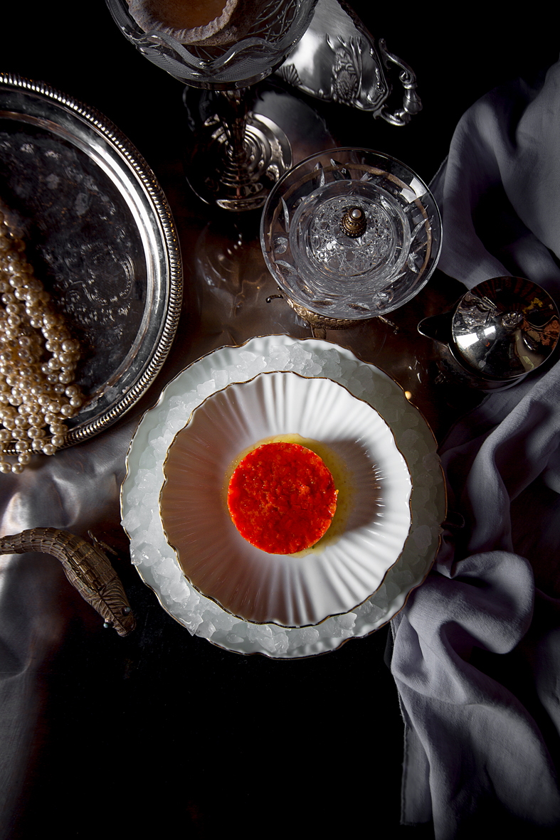 Тартар из тунца с конфи из сладких перцев. Фото: © Роман Суслов