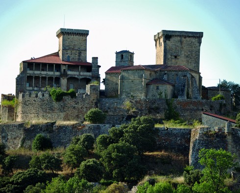 Замок Монтеррей был построен в XII в. в период войн с Португалией