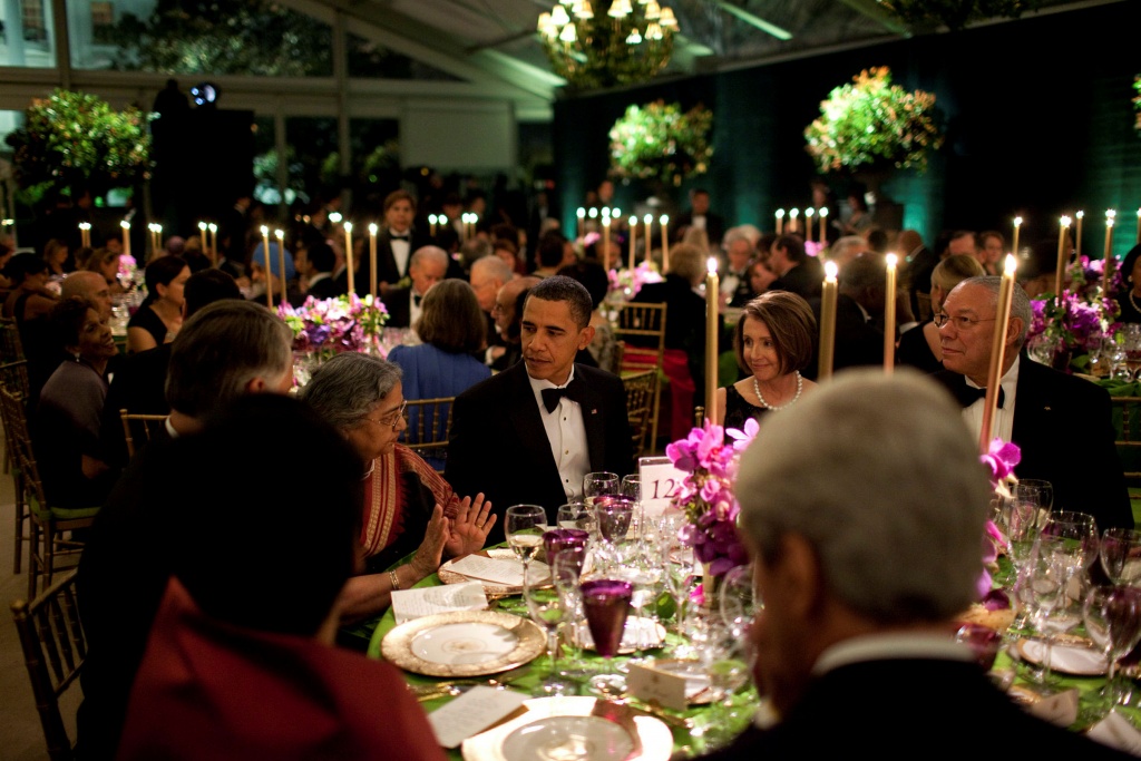 Барак Обама и жена премьер министра Индии во время ужина в честь приезда премьер министра Индии. 24 ноября 2009 года. Фото: © Pete Souza/White House Historical Association