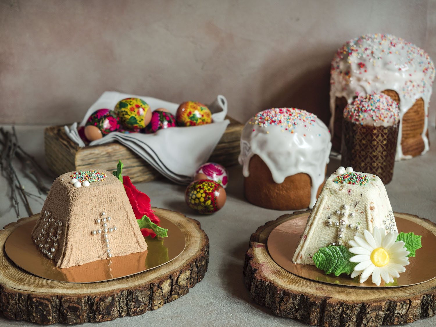 20+ мест, где заказать куличи и другие пасхальные угощения