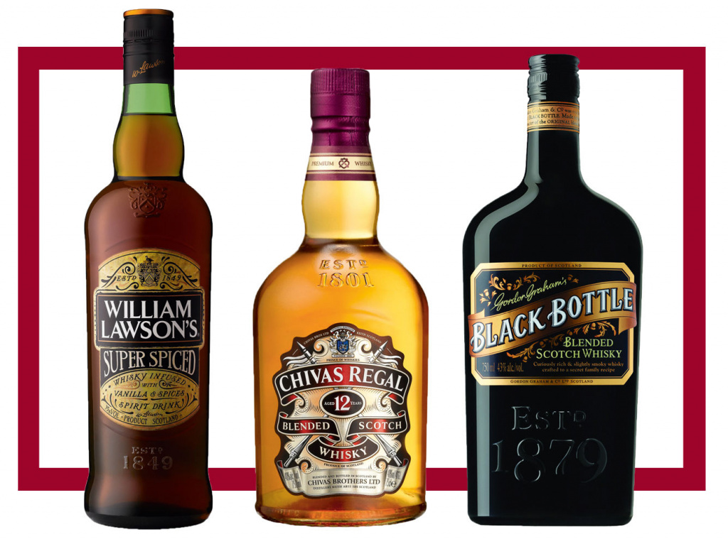 Слева направо: William Lawson’s Spiced; Chivas Regal 12; Black Bottle